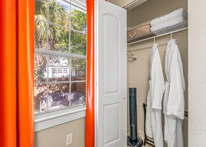 The Sapphire Downtown, Pensacola's Hidden Gem Holiday home