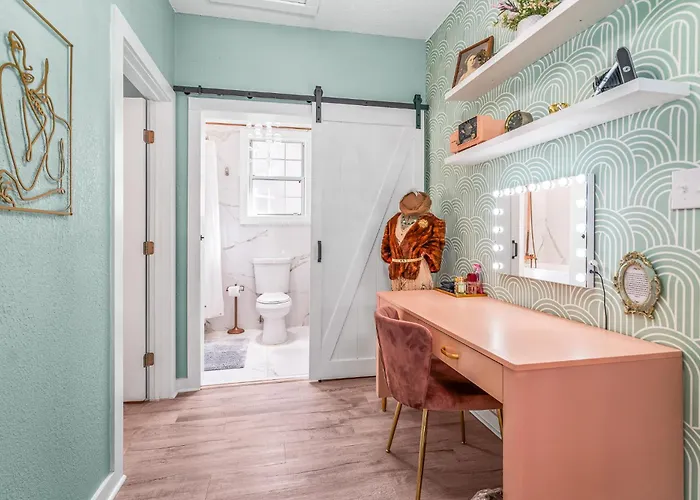 The Sapphire Downtown, Pensacola's Hidden Gem Holiday home Pensacola