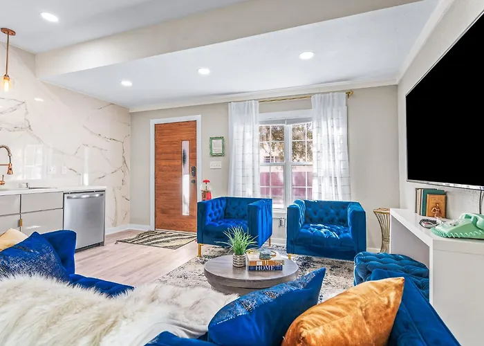 The Sapphire Downtown, Pensacola's Hidden Gem Holiday home