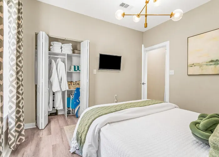 The Sapphire Downtown, Pensacola's Hidden Gem Holiday home *
