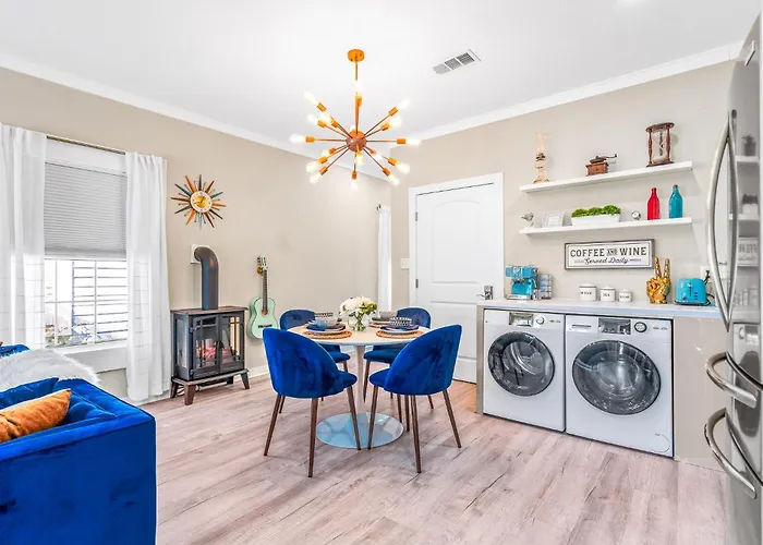 The Sapphire Downtown, Pensacola's Hidden Gem Holiday home Pensacola