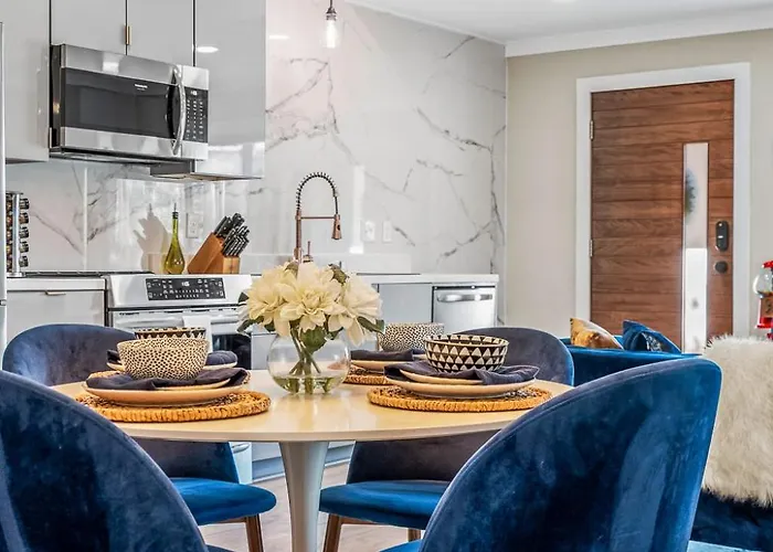The Sapphire Downtown, Pensacola's Hidden Gem Holiday home