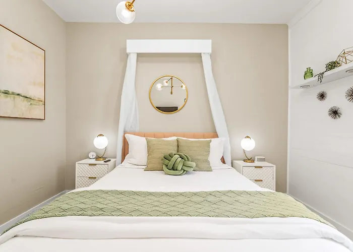 The Sapphire Downtown, Pensacola's Hidden Gem Holiday home